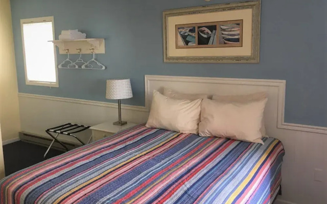 Harbor's Edge Motel