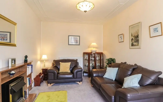 Holly Hoose