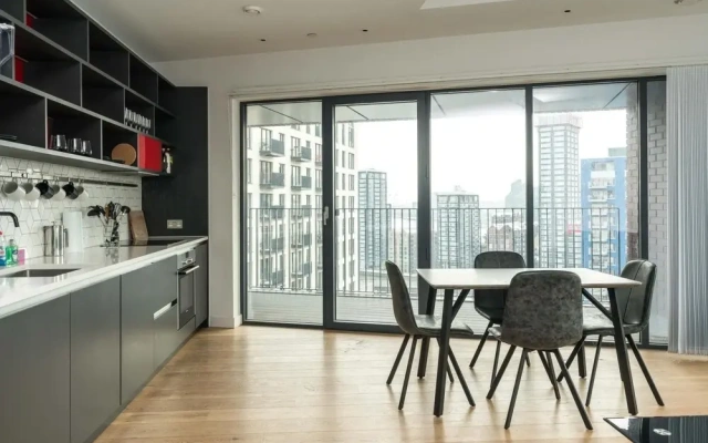 Superb 2BD Flat With Breathtaking Views!