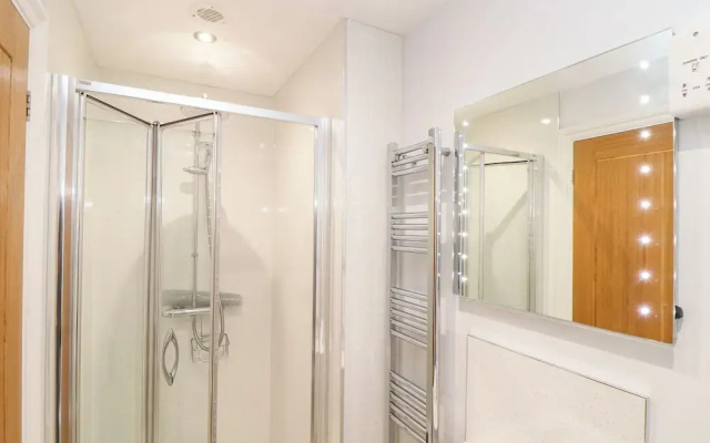Flat 2 Niles Place