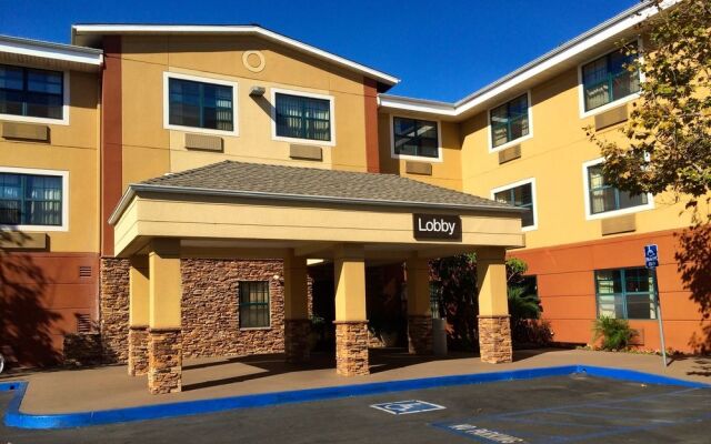 Отель Extended Stay America Santa Barbara - Calle Real вид на фасад