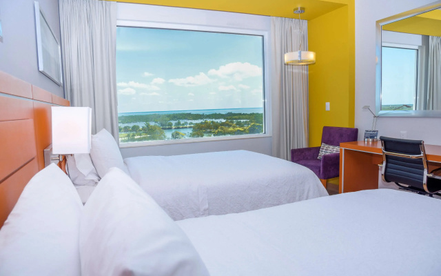Hampton Inn & Suites by Hilton Paraiso