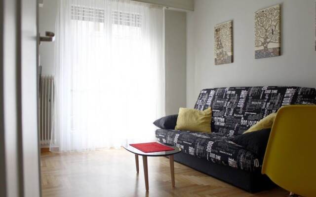Апартаменты Cheery Apartment in the Center of Athens комната для гостей