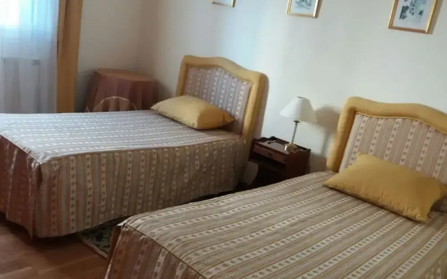 Pdelgada 3-bed House, Sleeps 6, Parking & Sea View