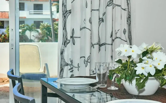Las Terrazas Condo - Los Corales Village