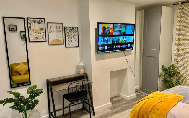 Beautiful Studio apartment in a house with parking