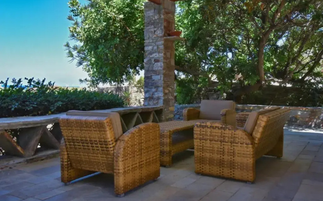 Family home a 3 minute walk from 2 beaches
