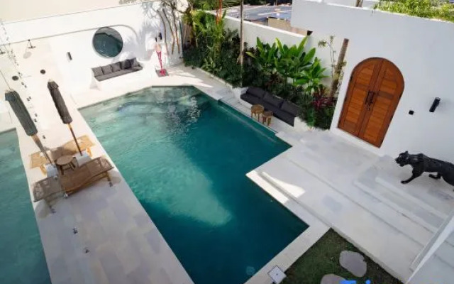 Modern Luxury Villa with Pool 400m to Beach