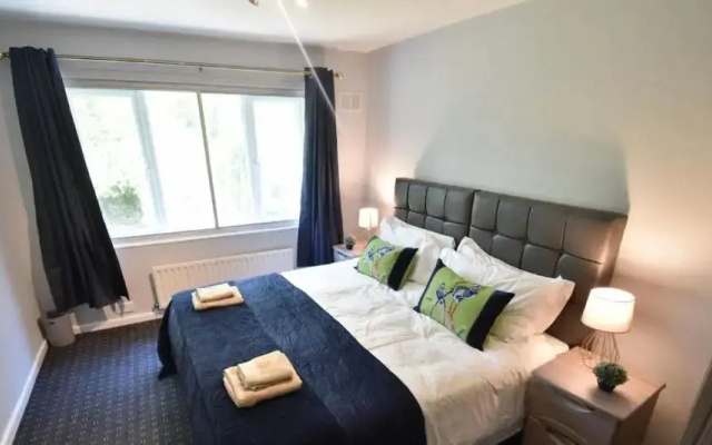 3-Bedroom Comfy Home in Solihull