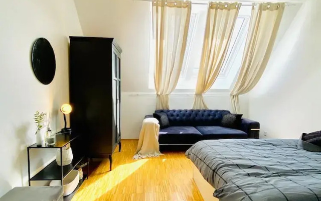 Comfy 3BR Apt With Living Room Balcony