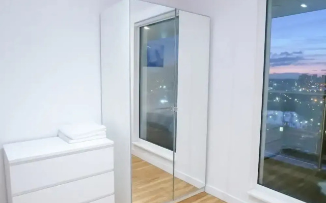 Bright 2BR Apartments Quays