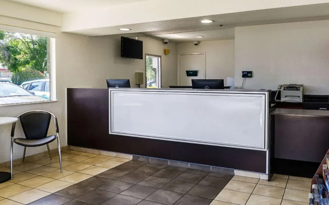 Motel 6 Fresno - SR 99