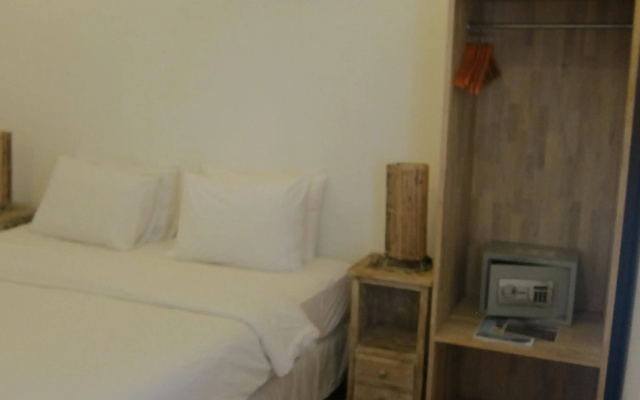 Scallywags Mango Motel