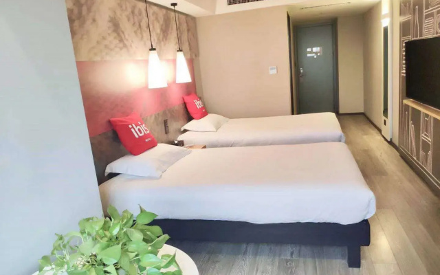ibis Shenyang north station