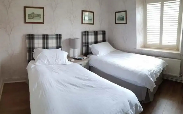 Queen Catherine Hotel