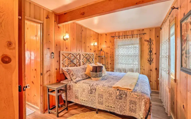 Wrightwood Cabin w/ Cozy Interior!
