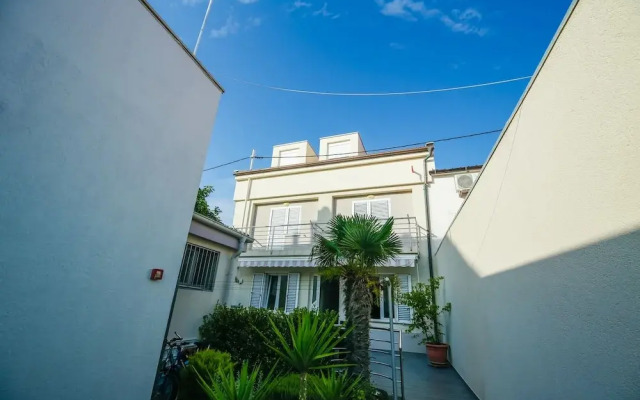 Skunca's house