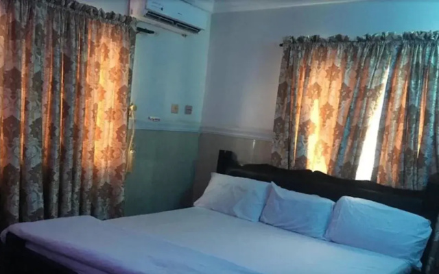 Royal Castle Hotel