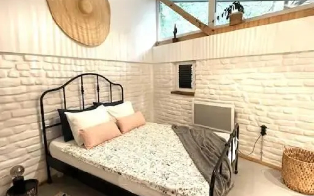 Modern and Specious 3-Bedroom Entire House