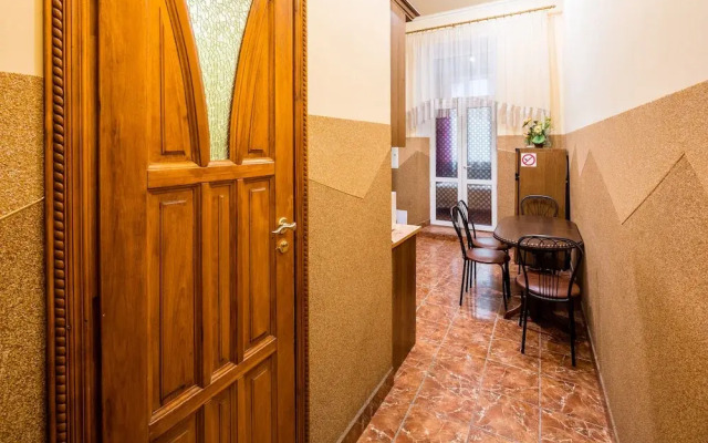 Three rooms in the center on Kulisha