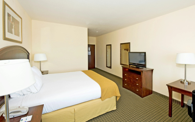 Holiday Inn Express & Suites Willcox by IHG