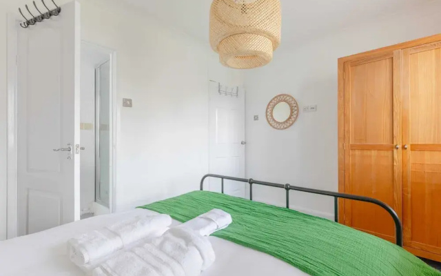 Spacious 3BD Flat, Close to Tube - Fulham!