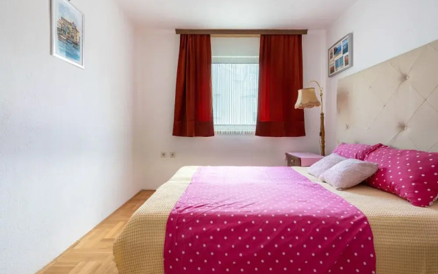 Modern Apartment in Okrug Gornji With Swimming Pool