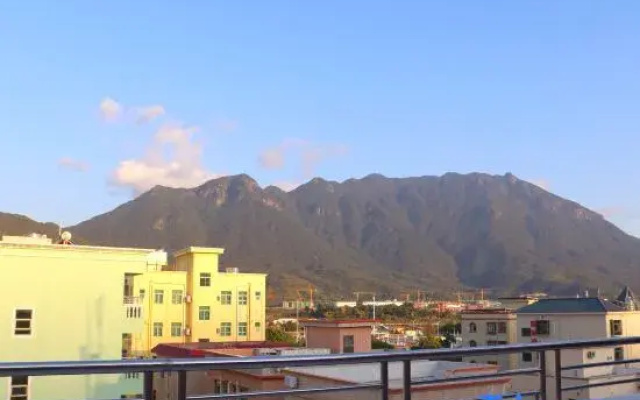 Meichen · Enjoy Mountain and Sea Elevator Homestay