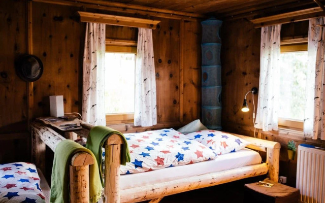 Bluebird Mountain Hostel