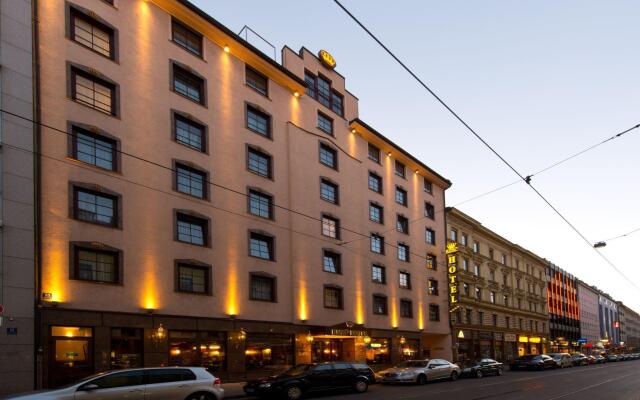 Kings Hotel First Class вид на фасад