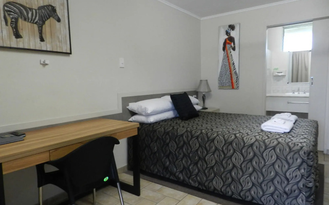 Golden Palms Motor Inn