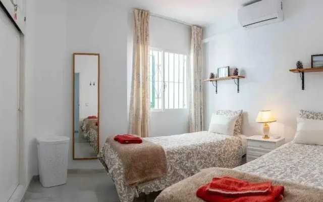 Lovely 2-bed Calahonda Apartment sea & Golf Views