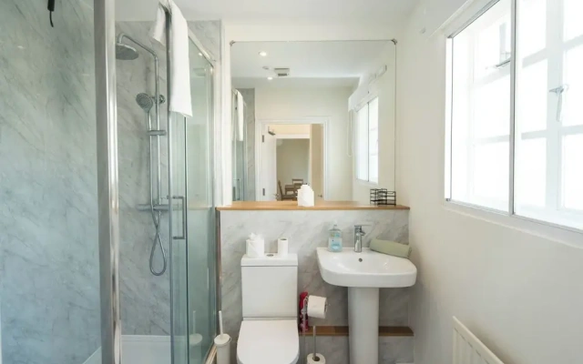 2Bd London Flat - City Buzz & Parkside Serenity