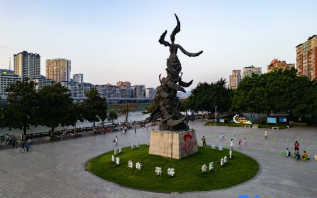 Gold Star Hotel Dazhou (City Center Plaza)
