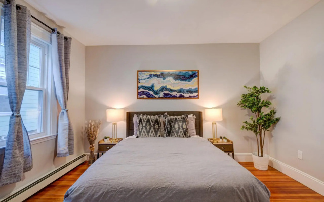 Spacious 2bd 1ba Free Parking 3D Tour