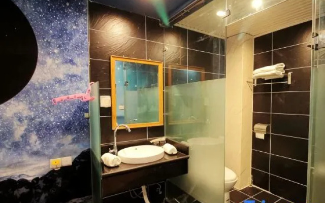 Weihui Yuexiu Theme Hotel