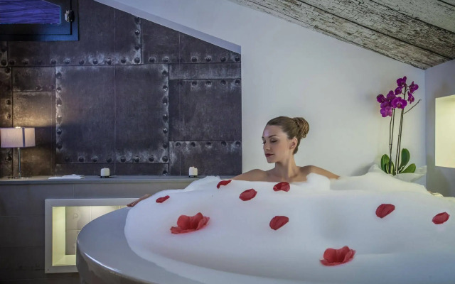 Neverfull Boutique Hotel