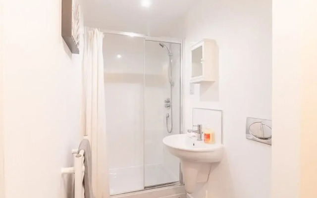 Luxury Riverview City Centre Apartment 2
