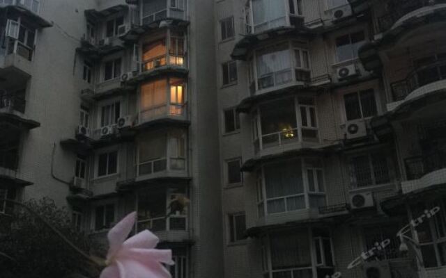 Chengdu Xinyi Youth Hostel вид на фасад