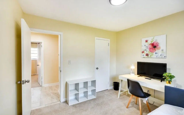 Lovely Montgomery Home ~ 7 Mi to Downtown!