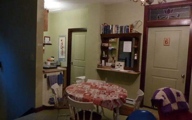 Hedley Inn & Hostel