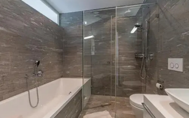 Edelweiss Mountain Suites 04-01