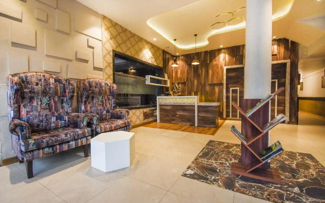 Capital O 9415 Hotel Ricky International