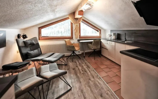 Summit Residence