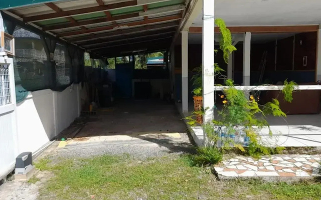 La Petite Maison, Spacieuse, Avec Jardin / Parking