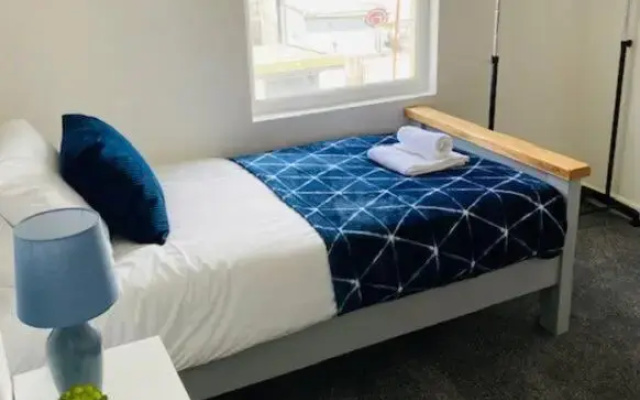 Stunning 3 Bed Holiday Home in Barry by Propertri