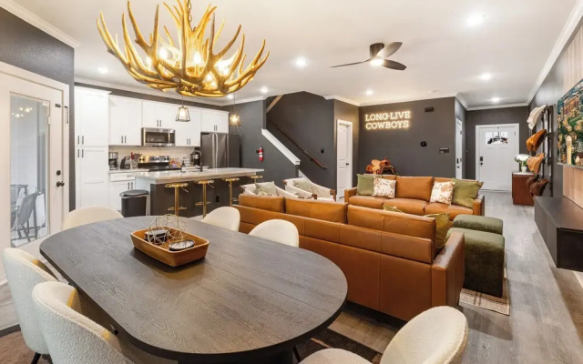 Modern 4BR Ensuite Townhome Near Texas A&M
