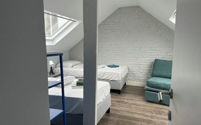 Charming Entire Duplex Apartment for 5 in Saint-gilles,