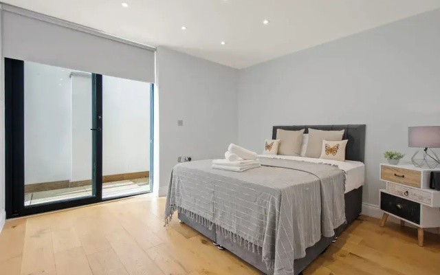 Three Bed Spacious Apartment in Dalston