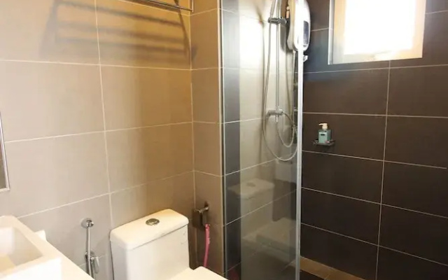 Sentrio Suites @ City Center by HnHCozy